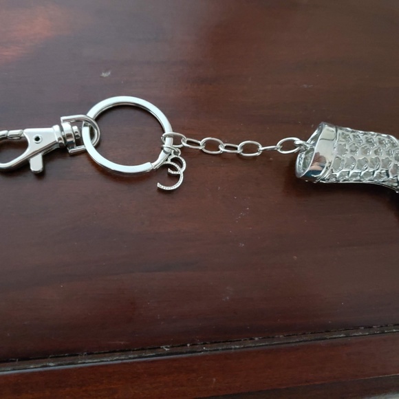 NWOT Shoe lovers key chain with stones - Picture 5 of 5